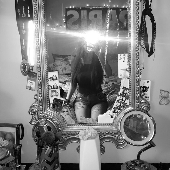 Meet your Posher, Brooke - Picture 1 of 1